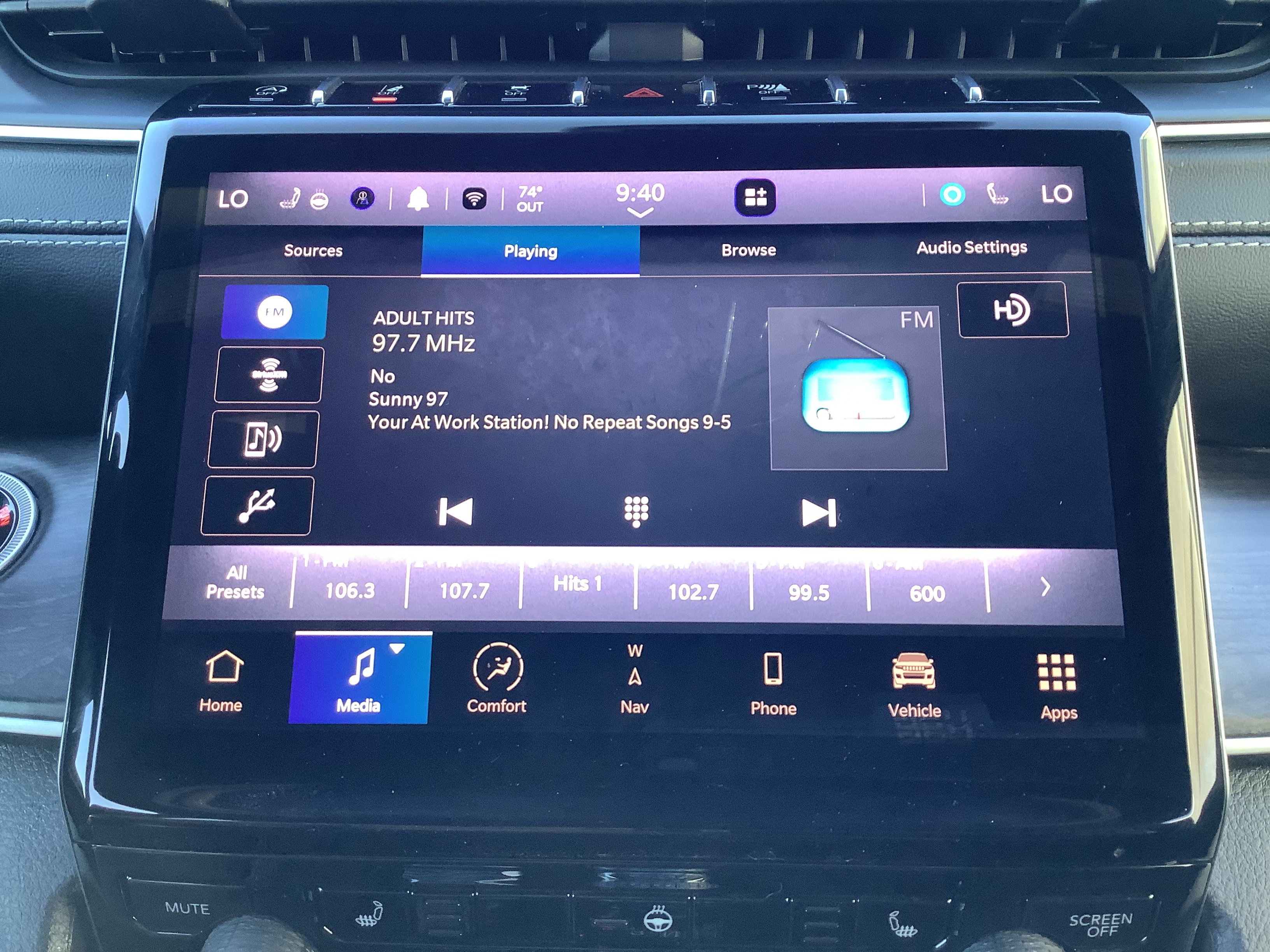 Used 2025 Silver Jeep Limited image 20