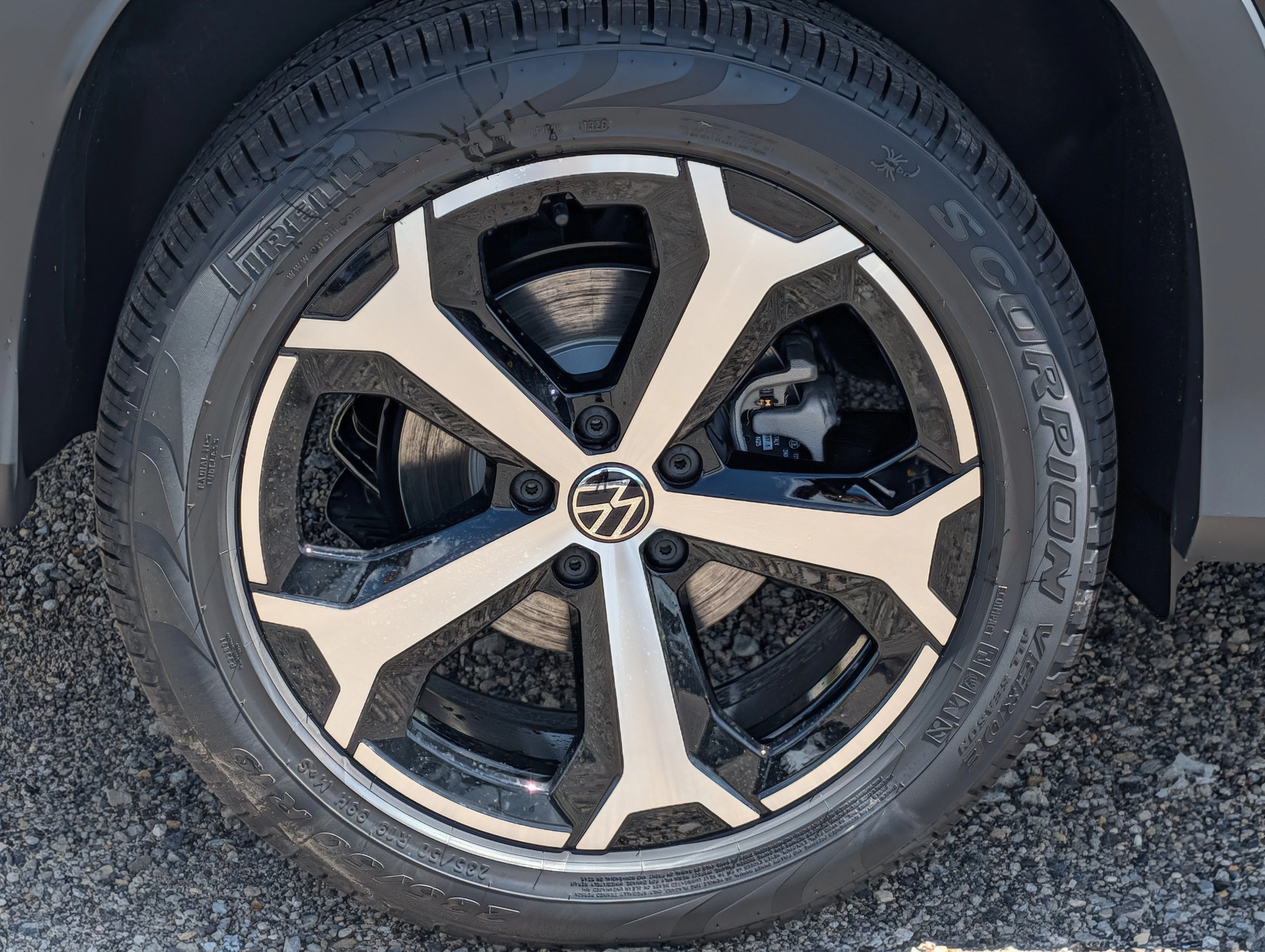 New 2026 Deep Black Pearl Volkswagen SE image 5