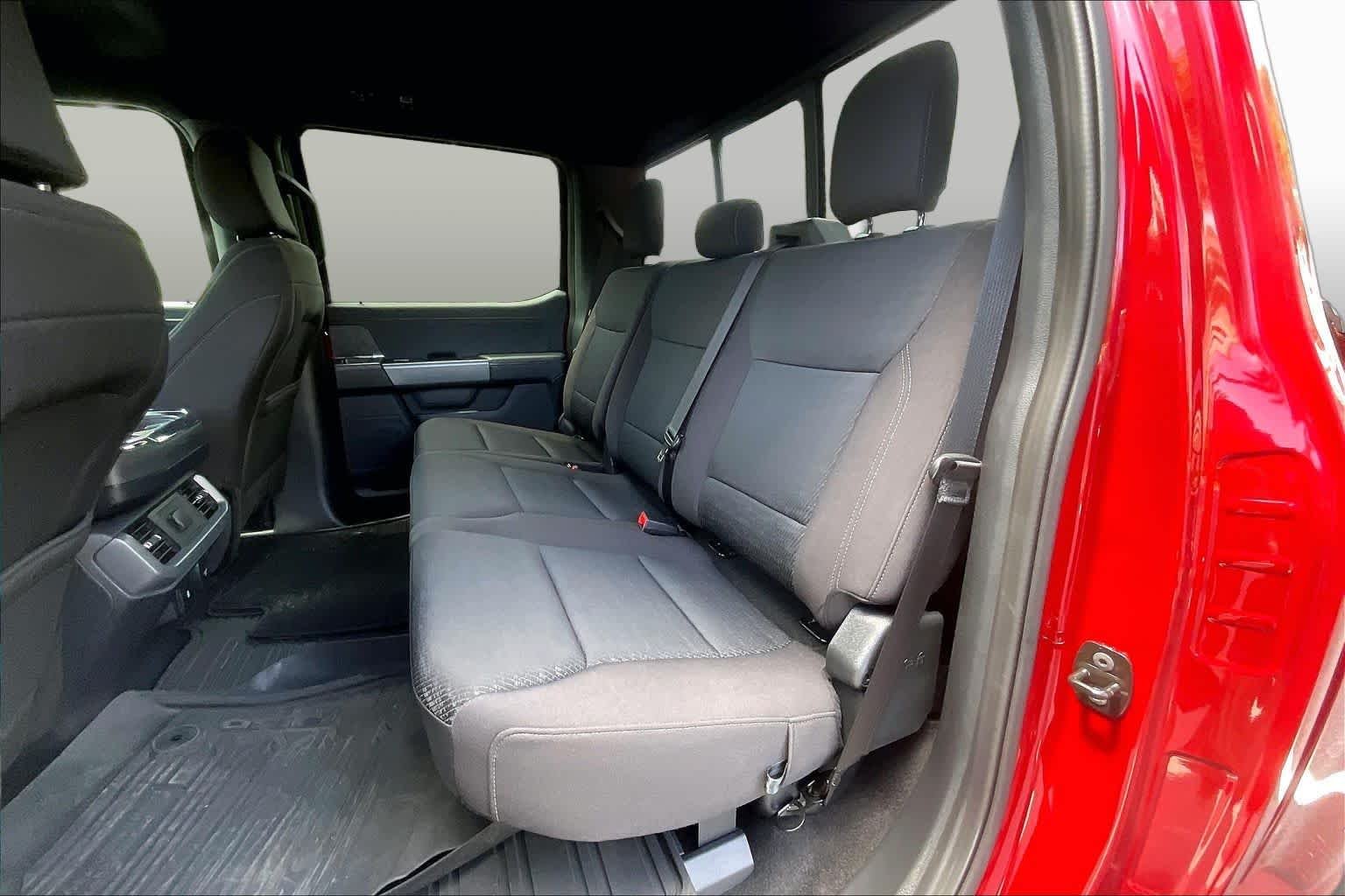 Used 2025 Rapid Red Metallic Tinted Clearcoat Ford XLT image 27