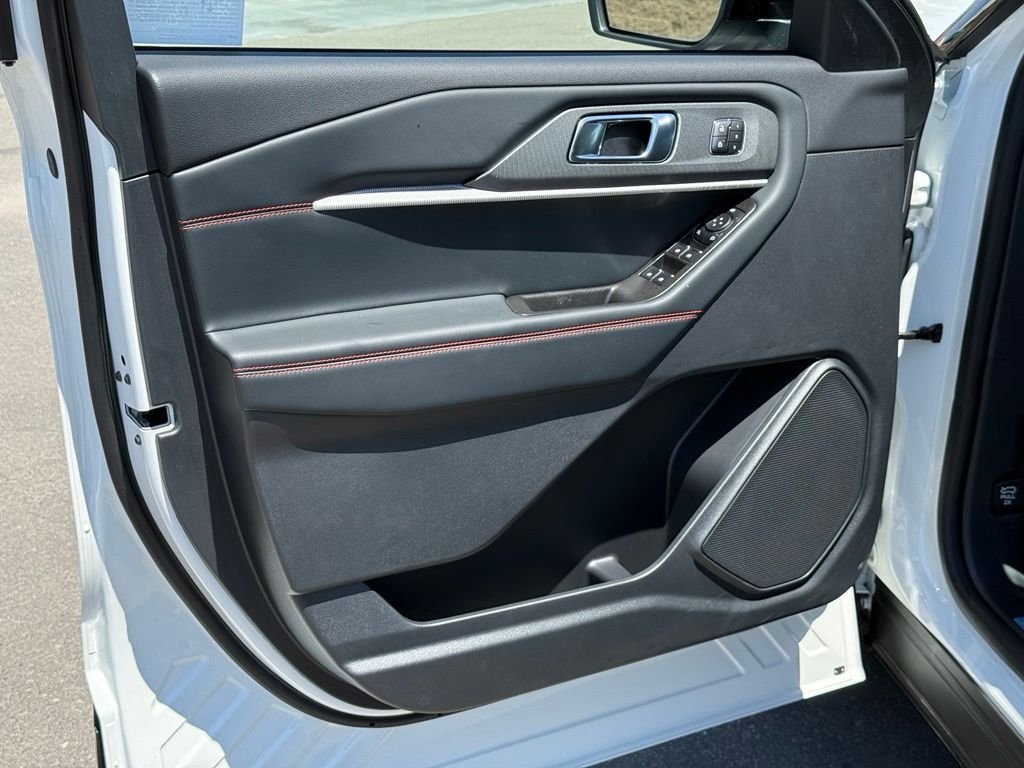 New 2026 Star White Metallic Tri-Coat Ford ST-Line image 14
