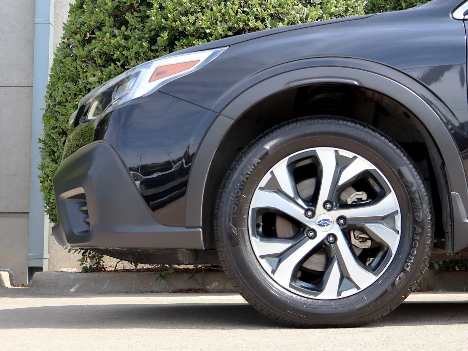 Used 2021 Crystal Black Silica Subaru Touring XT image 6