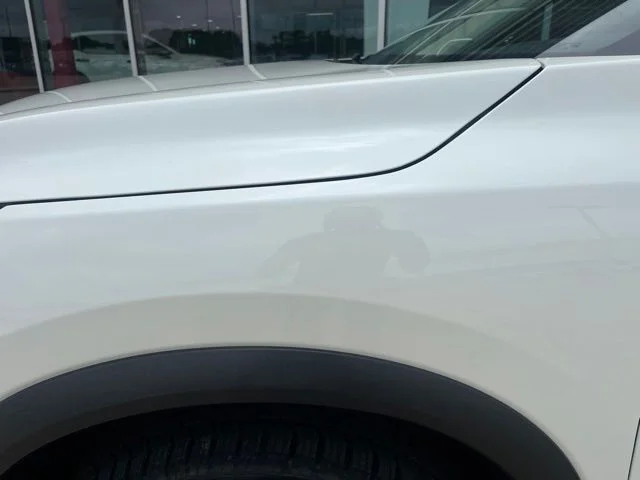 Used 2023 White INFINITI LUXE image 7