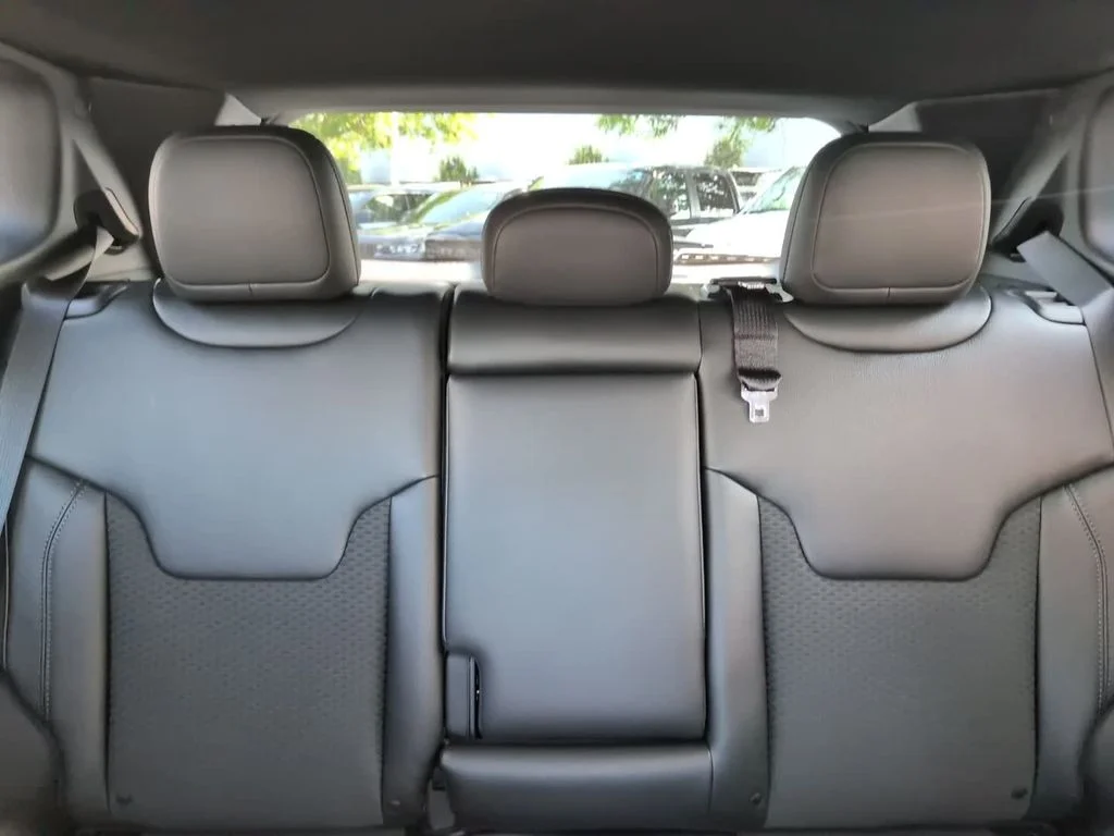 New 2026 Diamond Black Jeep Latitude image 24