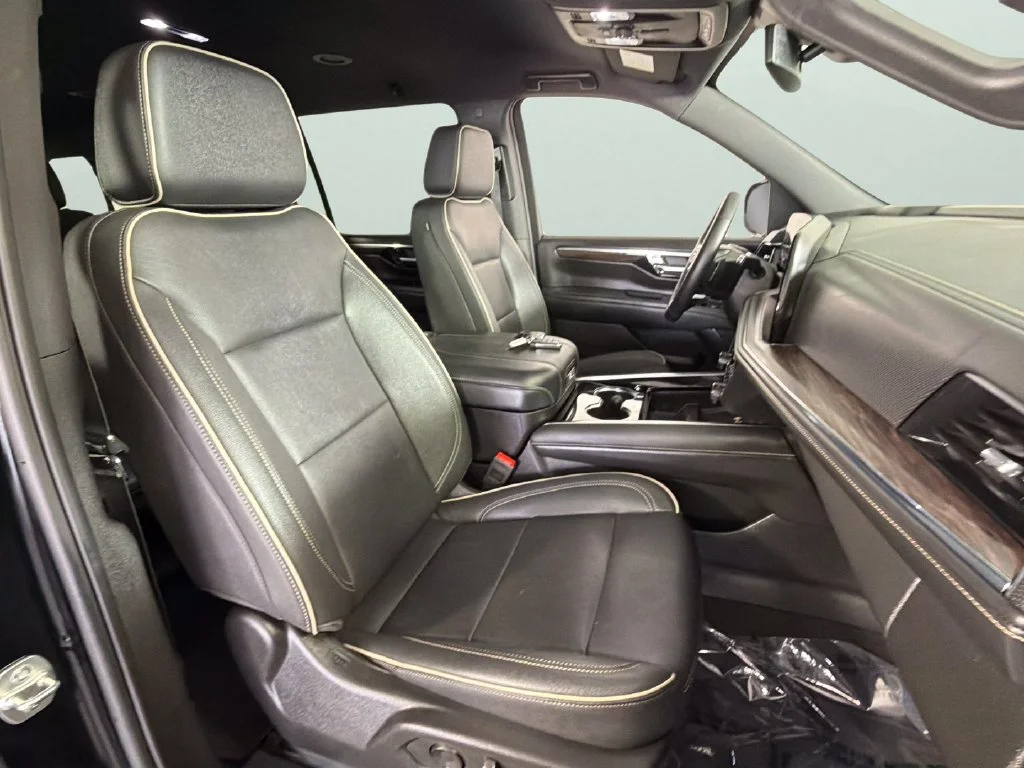 Used 2025 Black Chevrolet Premier image 37