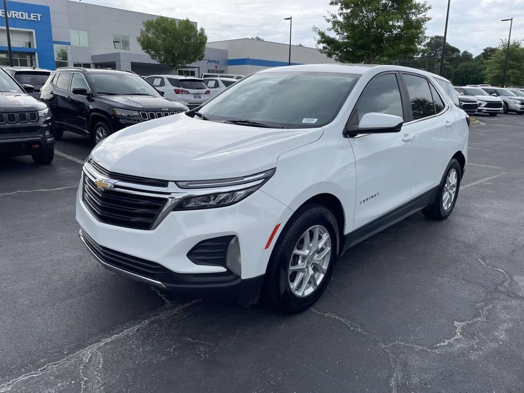 Used 2023 Summit White Chevrolet LT image 3
