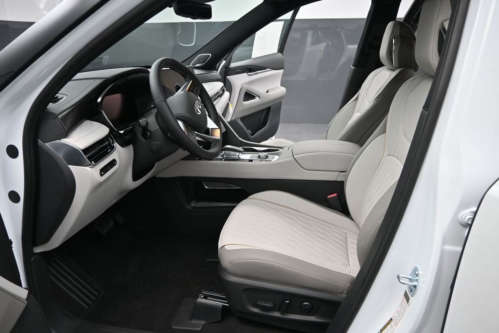 New 2027 2T RAD WHT INFINITI Autograph AWD image 9
