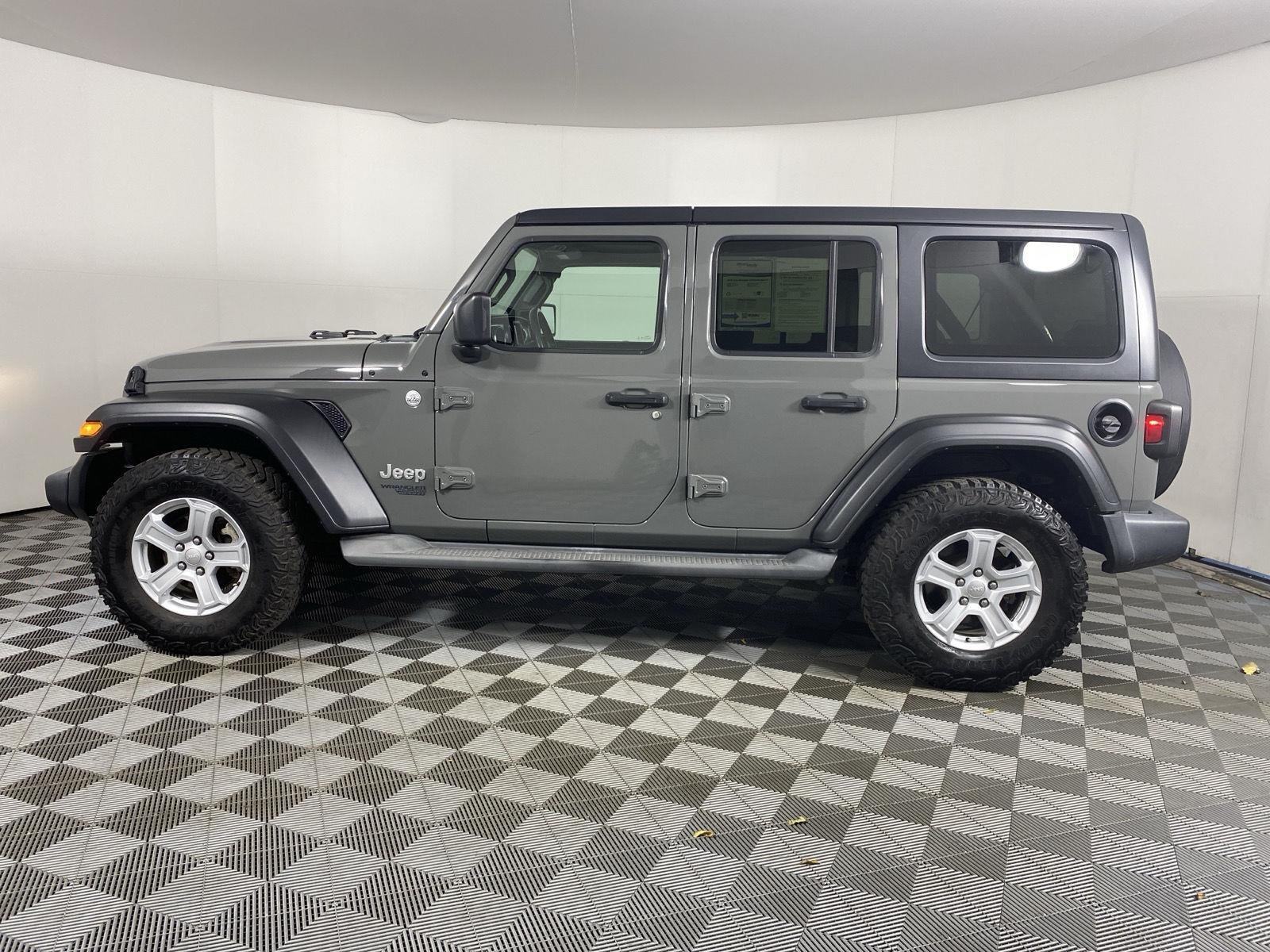 Used 2020 Sting-Gray Clearcoat Jeep Sport S image 8