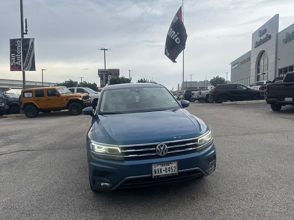 Used 2018 Blue Volkswagen 2.0T SEL Premium image 10