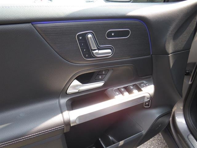 Used 2026 Mountain Grey Metallic Mercedes-Benz GLB 250 image 9