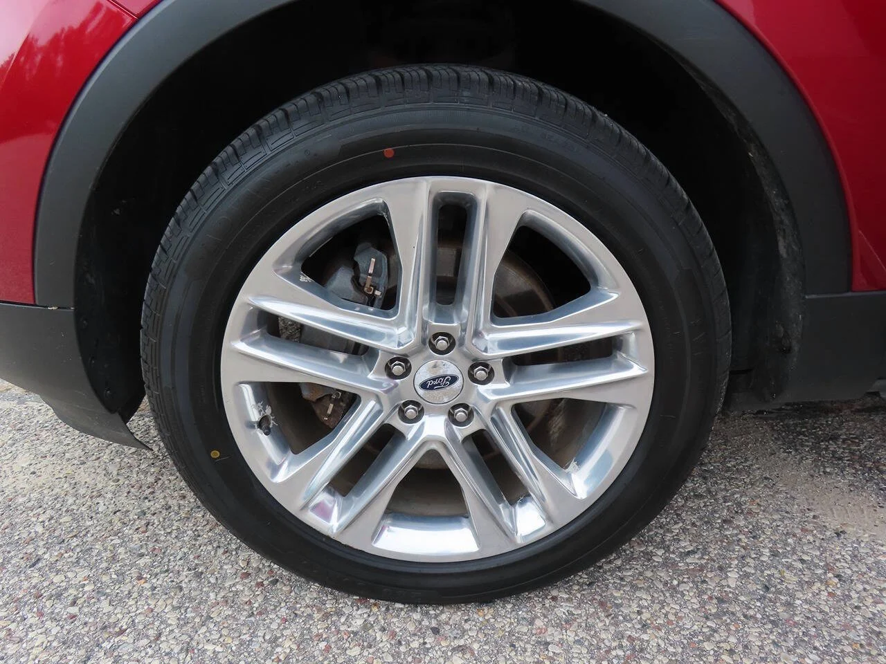 Used 2017 Ruby Red Metallic Tinted Clearcoat Ford XLT AWD 4dr SUV image 25
