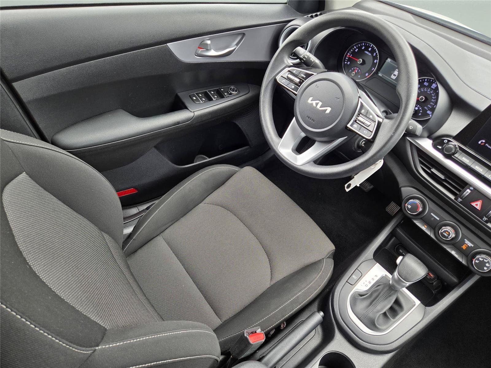 Used 2024 Snow White Pearl Kia LXS image 15
