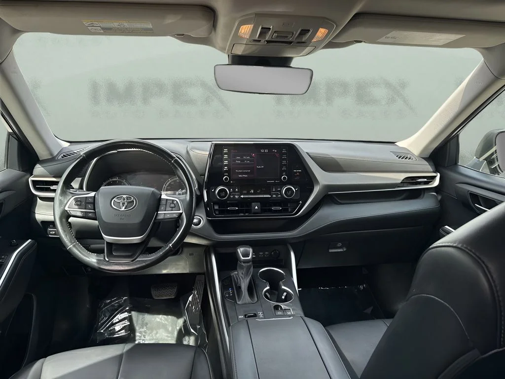 Used 2022 Gray Toyota XLE image 13