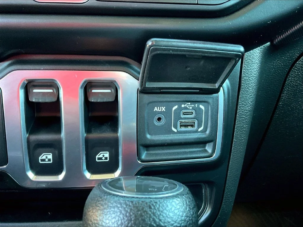 Used 2022 Snazzberry Pearlcoat Jeep Sport S image 16