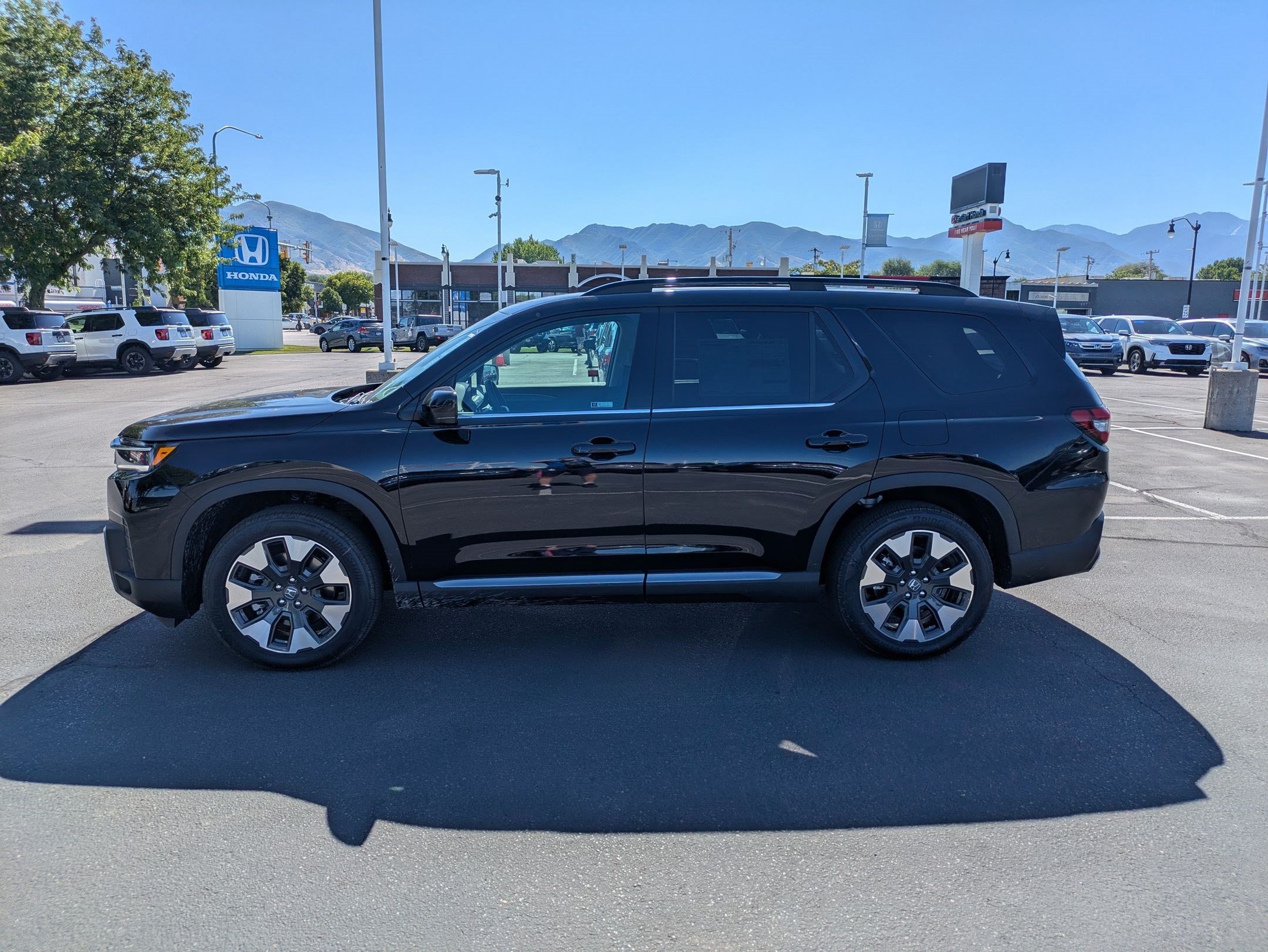New 2026 Crystal Black Pearl Honda Touring image 7