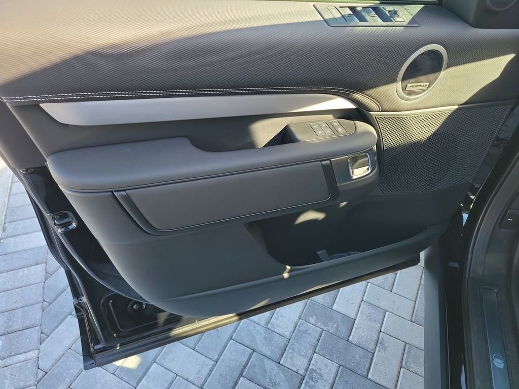 New 2026 Santorini Black LAND ROVER Gemini Edition image 23