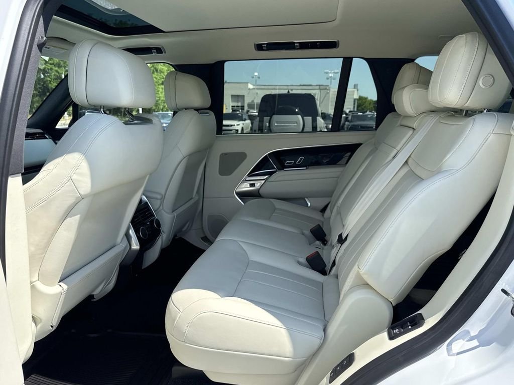 2025 Land Rover Range Rover SE - Photo 16