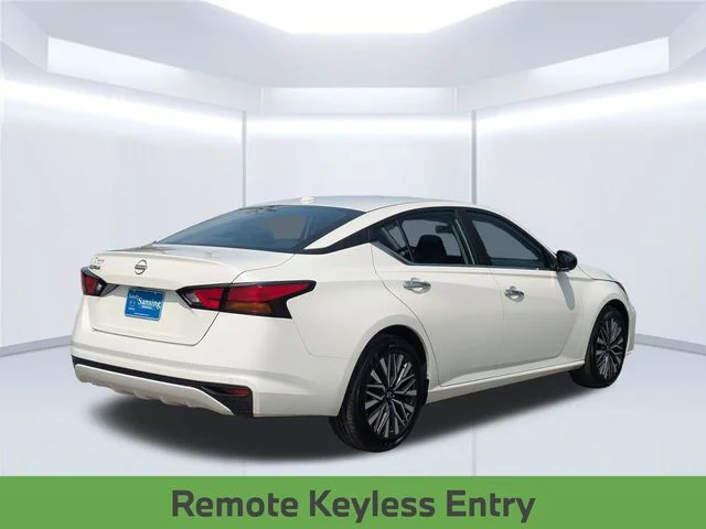 Used 2025 White Nissan 2.5 SV image 6