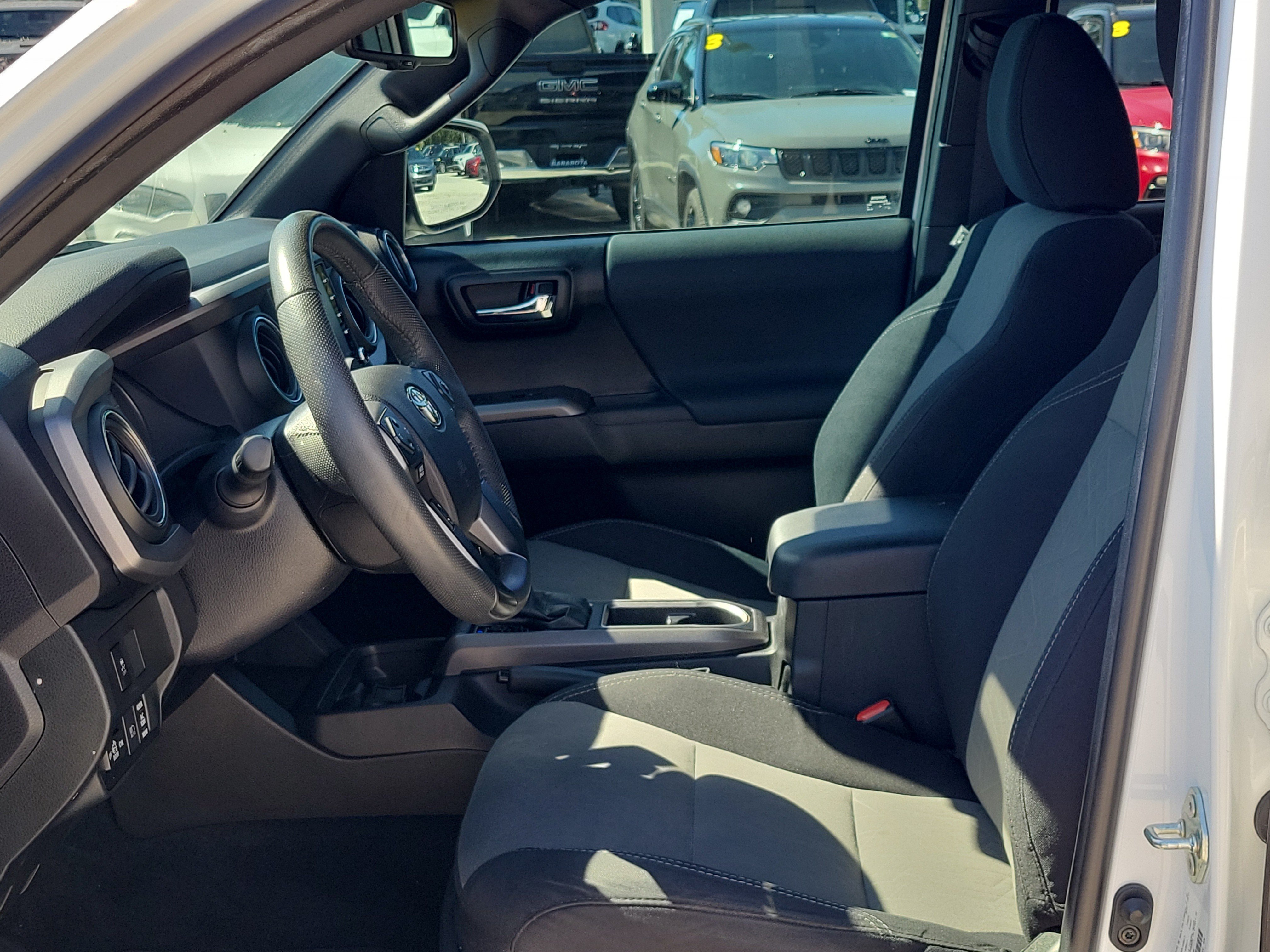 Used 2022 White Toyota SR image 21