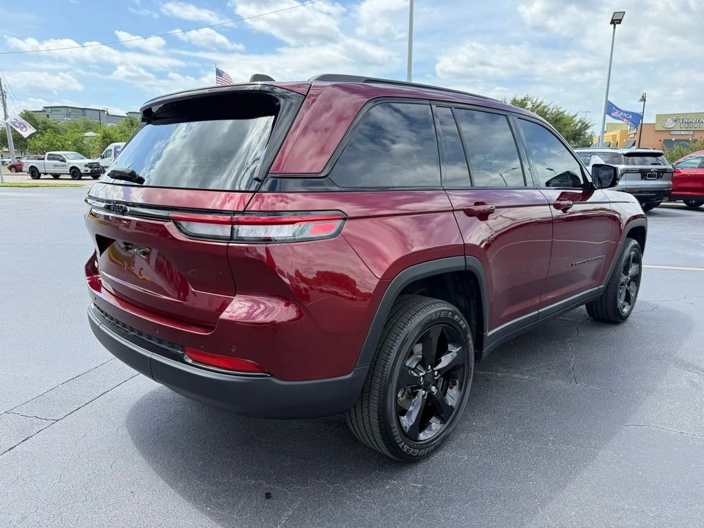 Used 2024 Red Jeep Altitude image 8