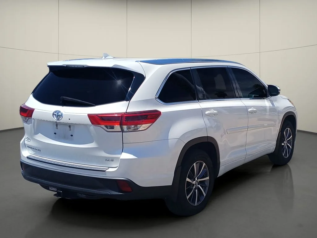 Used 2017 Blizzard Pearl Toyota XLE image 7