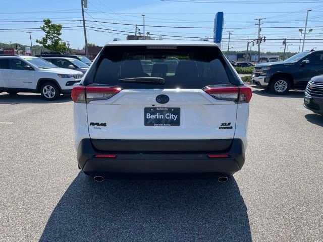 Used 2023 Ice Cap Toyota XLE image 6