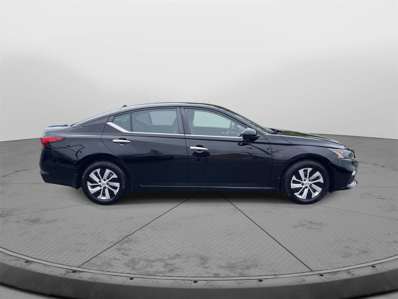 Used 2022 Super Black Nissan 2.5 S image 19