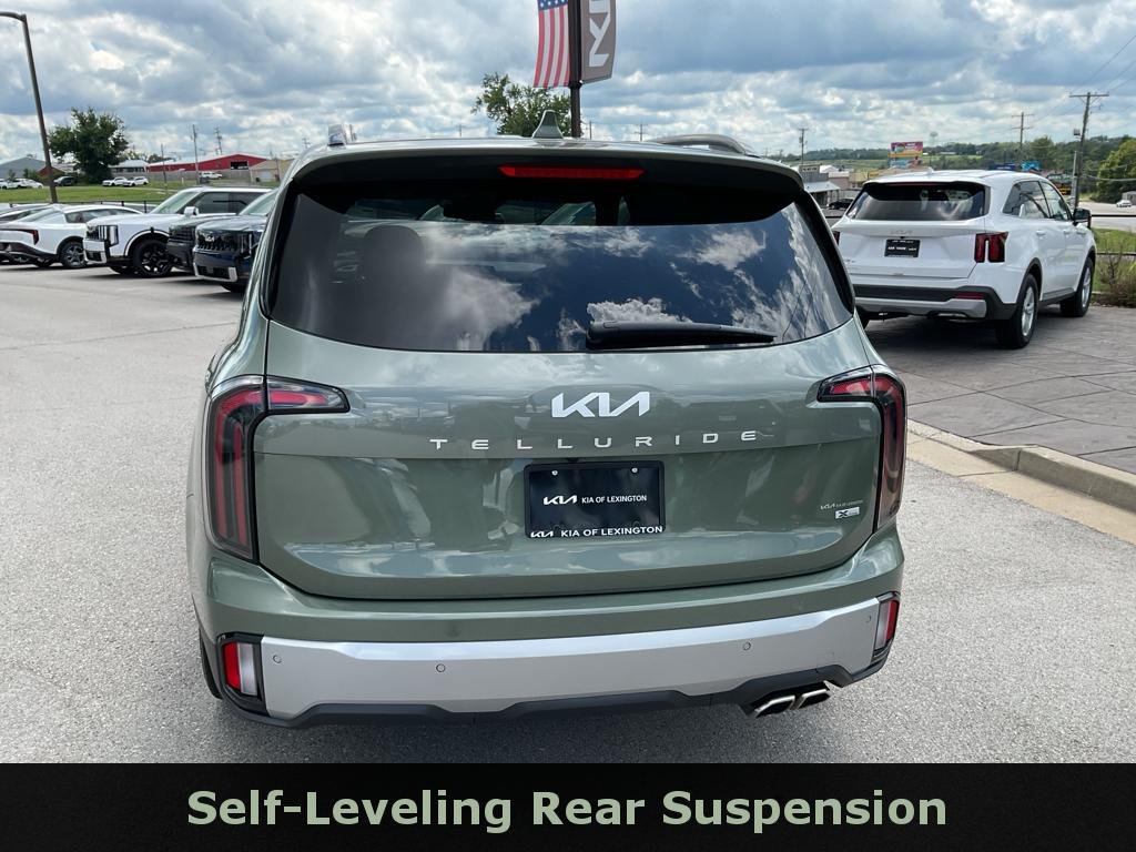 Used 2023 Jungle Green Kia EX X-Line image 7