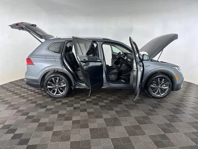 Used 2022  Volkswagen 2.0T SE image 13