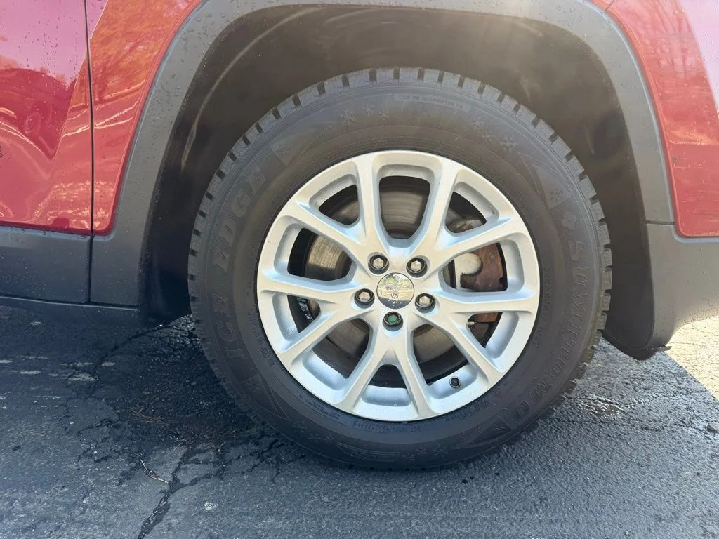Used 2017 Red Jeep Latitude image 51