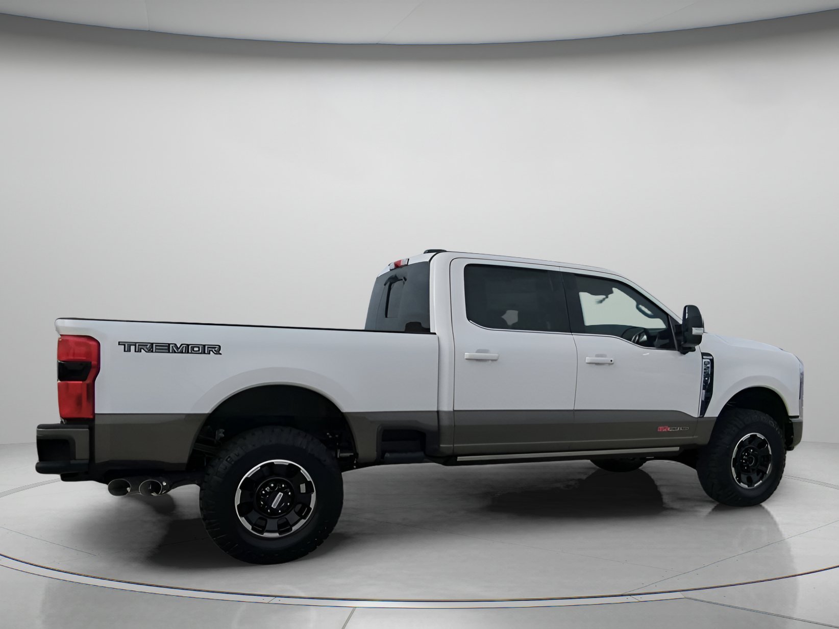 New 2026 Star White Metallic Tri-Coat Ford F-250® King Ranch® image 27