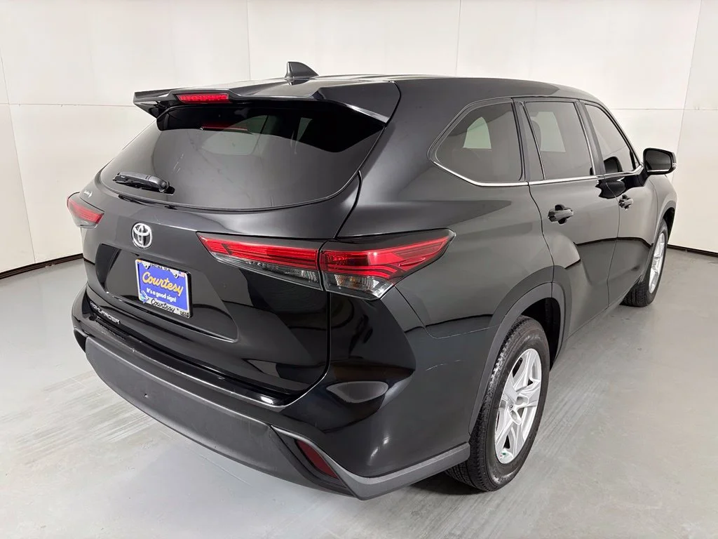 Used 2023 Black Toyota L image 8