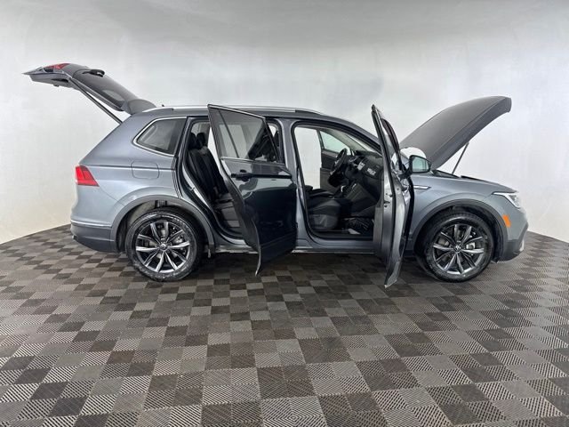 Used 2022  Volkswagen 2.0T SE image 13