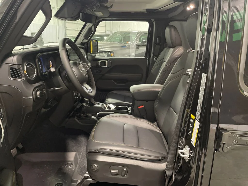 New 2026 Black Clear-Coat Exterior Paint Jeep Sahara image 19