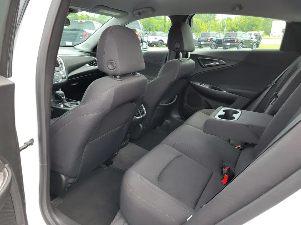 Used 2024 Summit White Chevrolet 1LT image 12