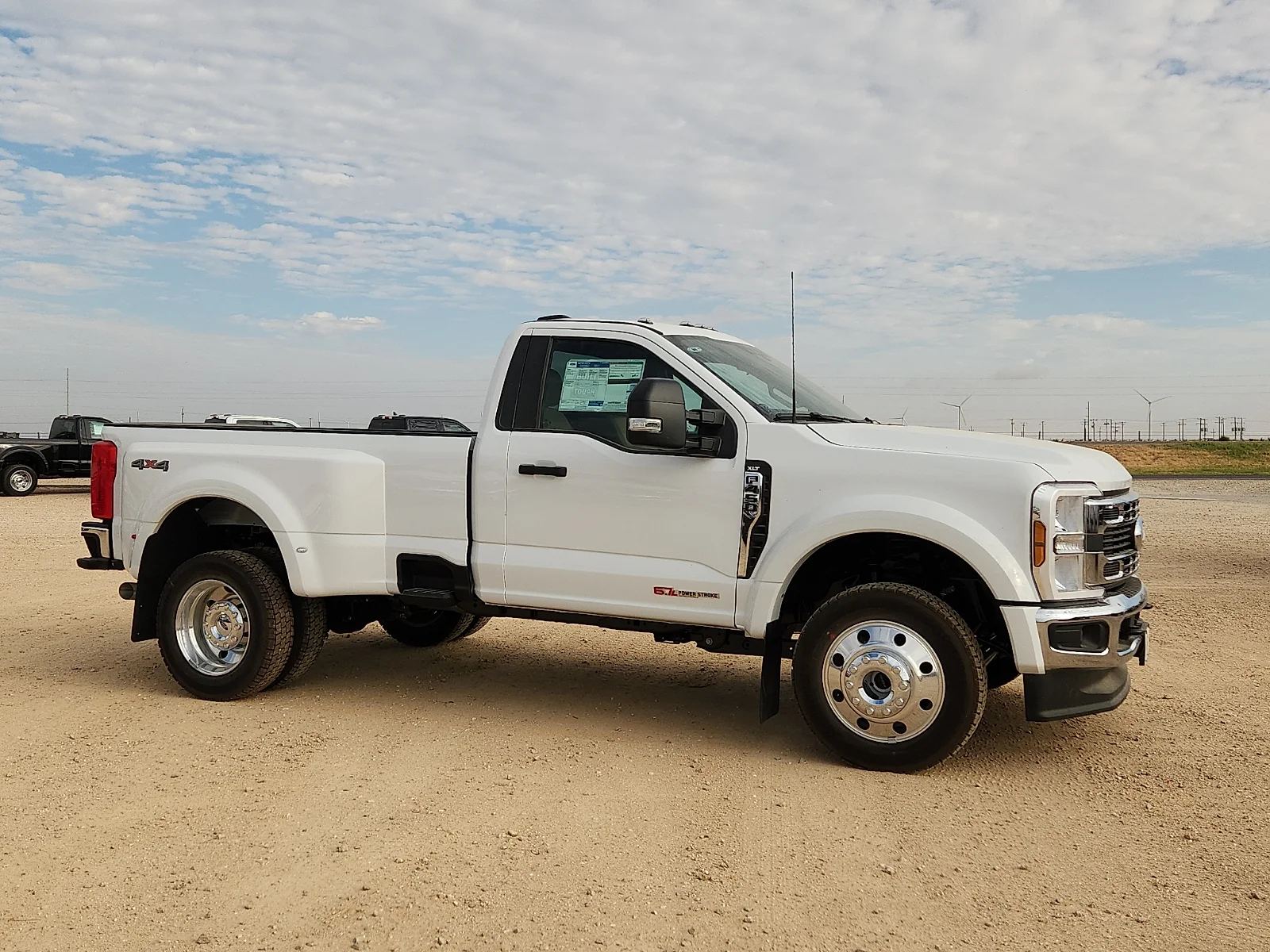 New 2027 Oxford White Ford XLT image 8