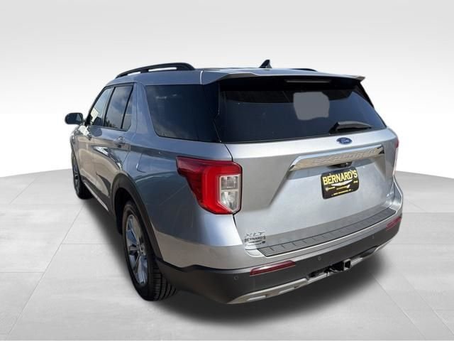 Used 2023 Silver Ford XLT image 2
