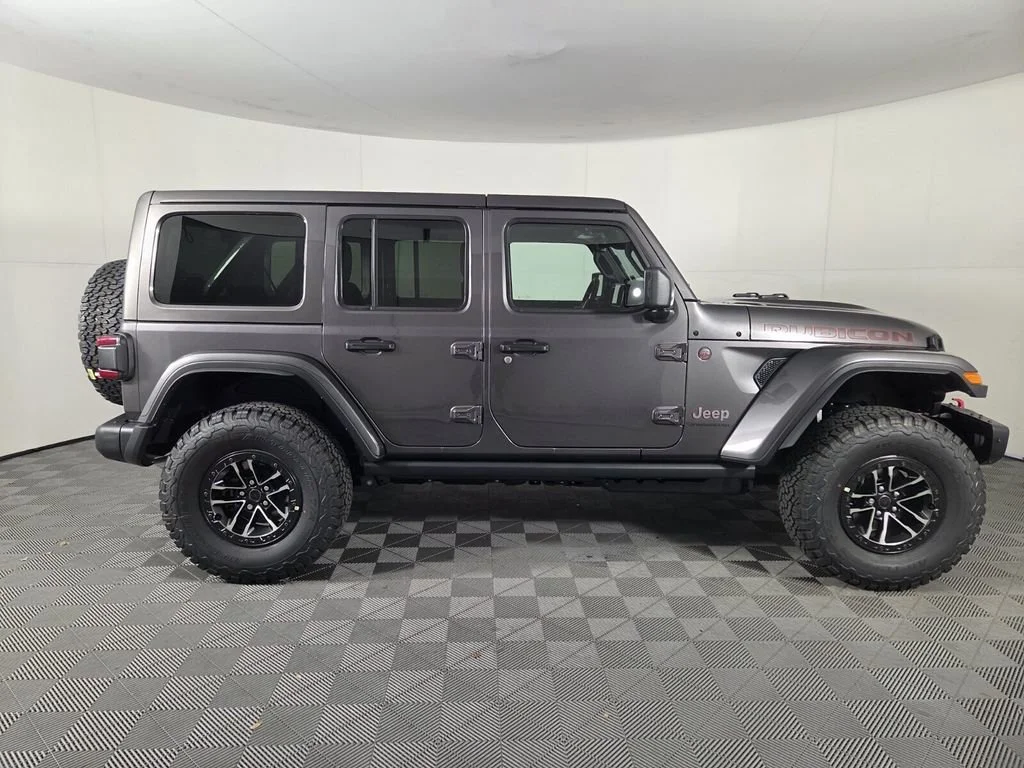 New 2026 Granite Crystal Metallic Clear-Coat Exterior Paint Jeep Rubicon X image 4