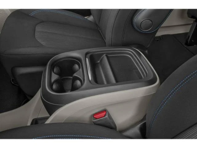 Used 2022 Silver Mist Clearcoat Chrysler Touring L image 17