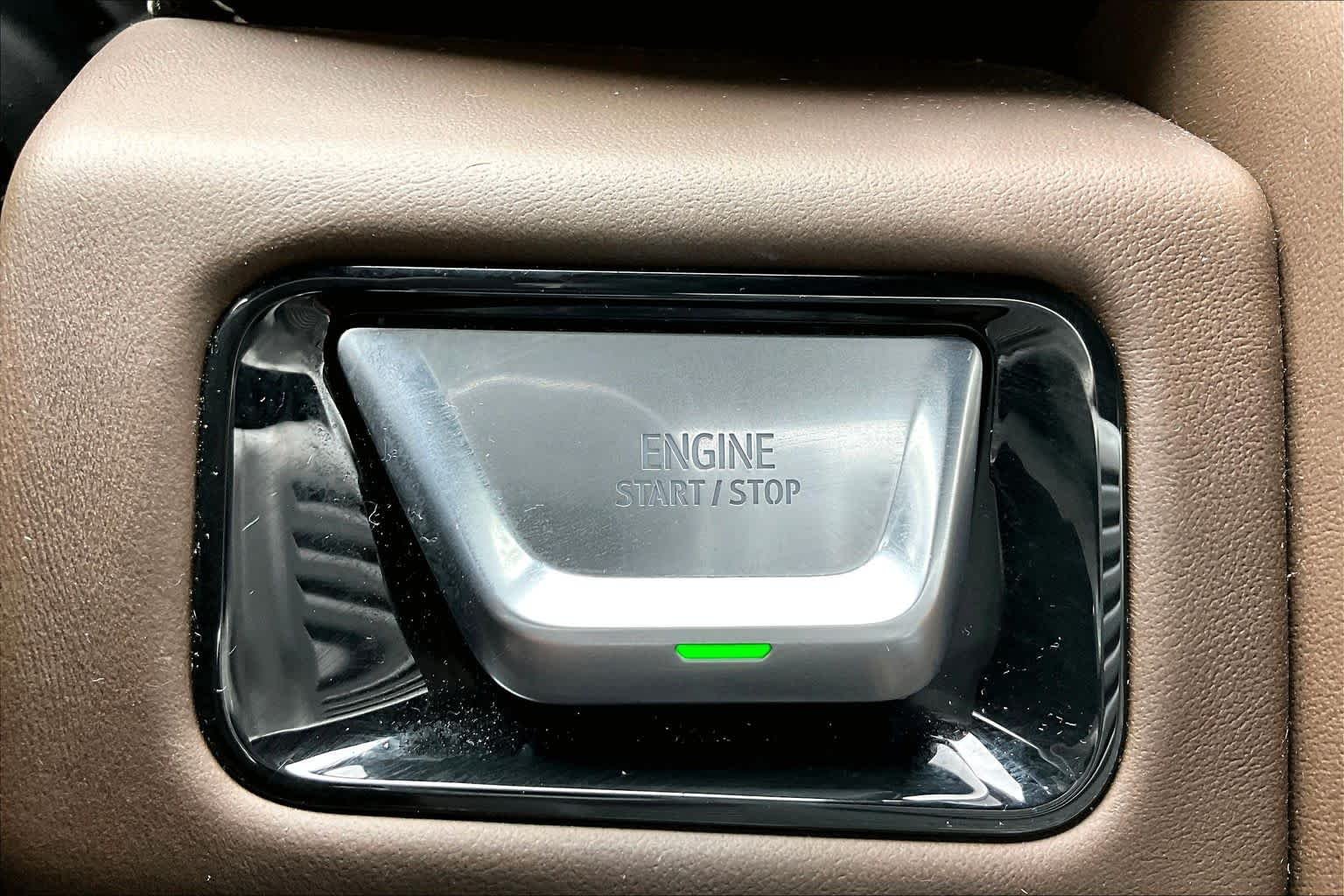 Used 2025 Onyx Black GMC Denali Ultimate image 33