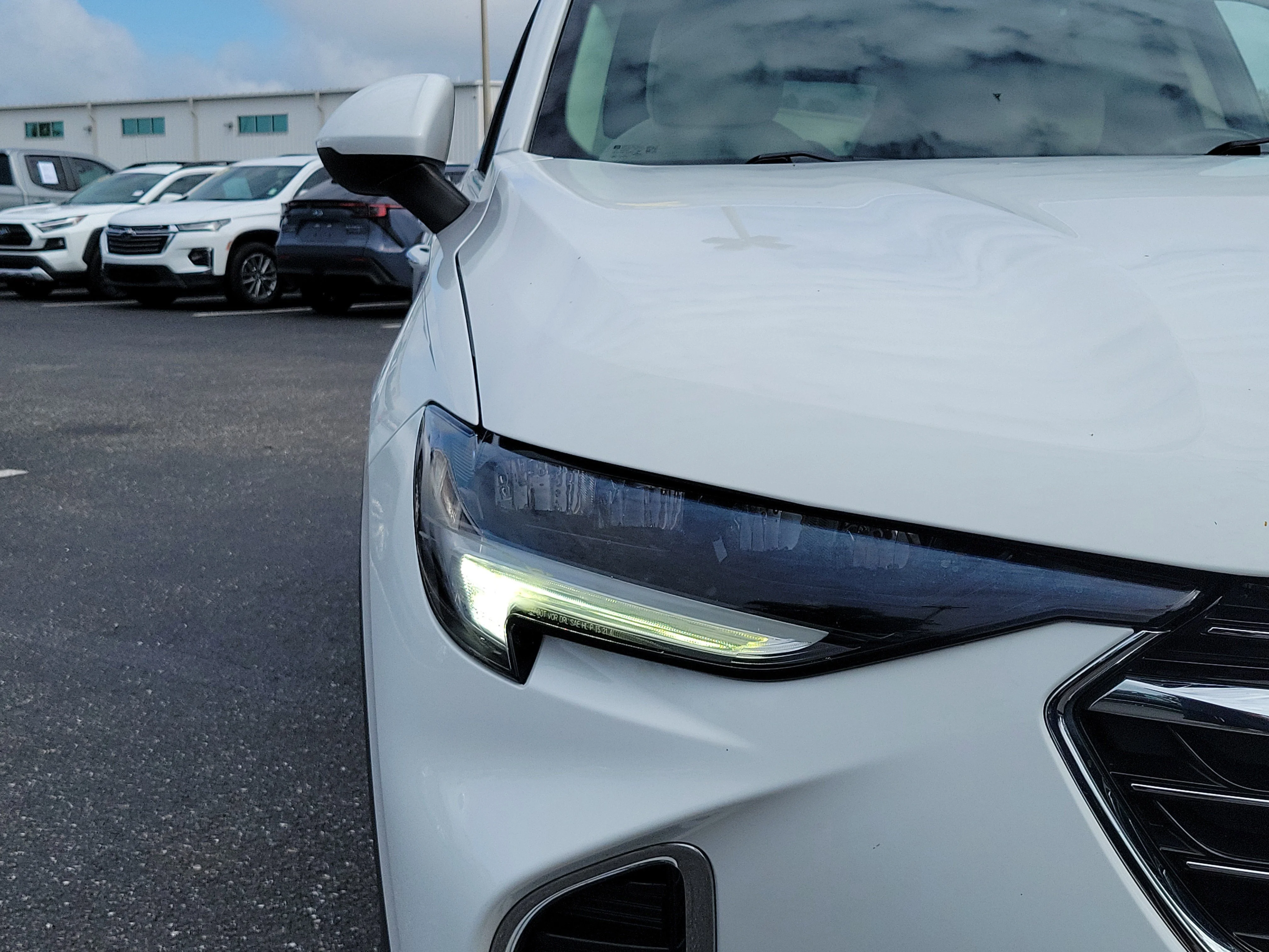 Used 2022 Summit White Buick Preferred image 7