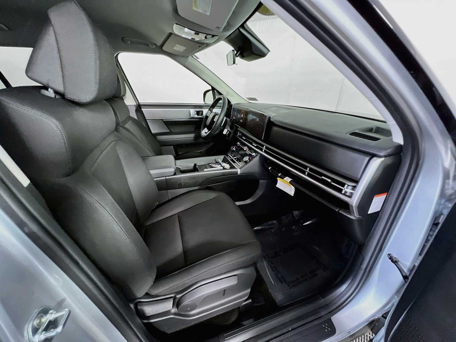Used 2026 Shimmering Silver Hyundai SE image 27
