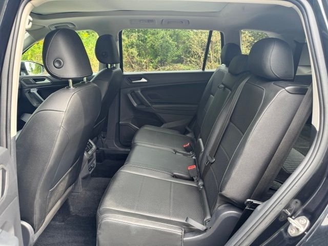 Used 2019 Deep Black Volkswagen 2.0T SE image 13