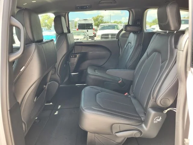 2026 Chrysler Voyager LX - Photo 13