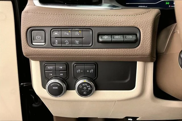 2023 GMC Yukon Denali - Photo 39