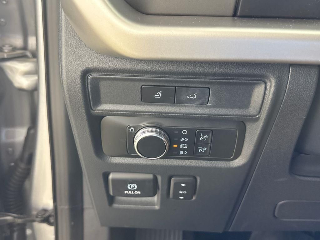 Used 2022 Silver Ford XLT image 37