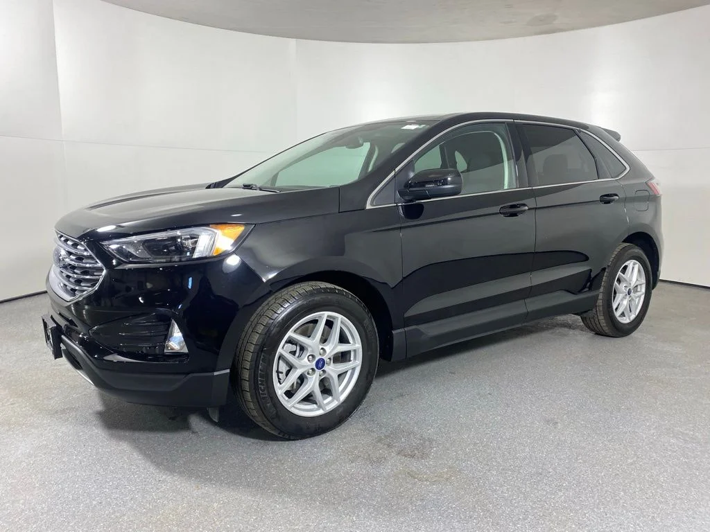 Used 2022 Black Ford SEL image 3