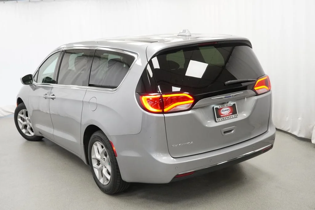 Used 2019 Silver Chrysler Touring Plus image 19