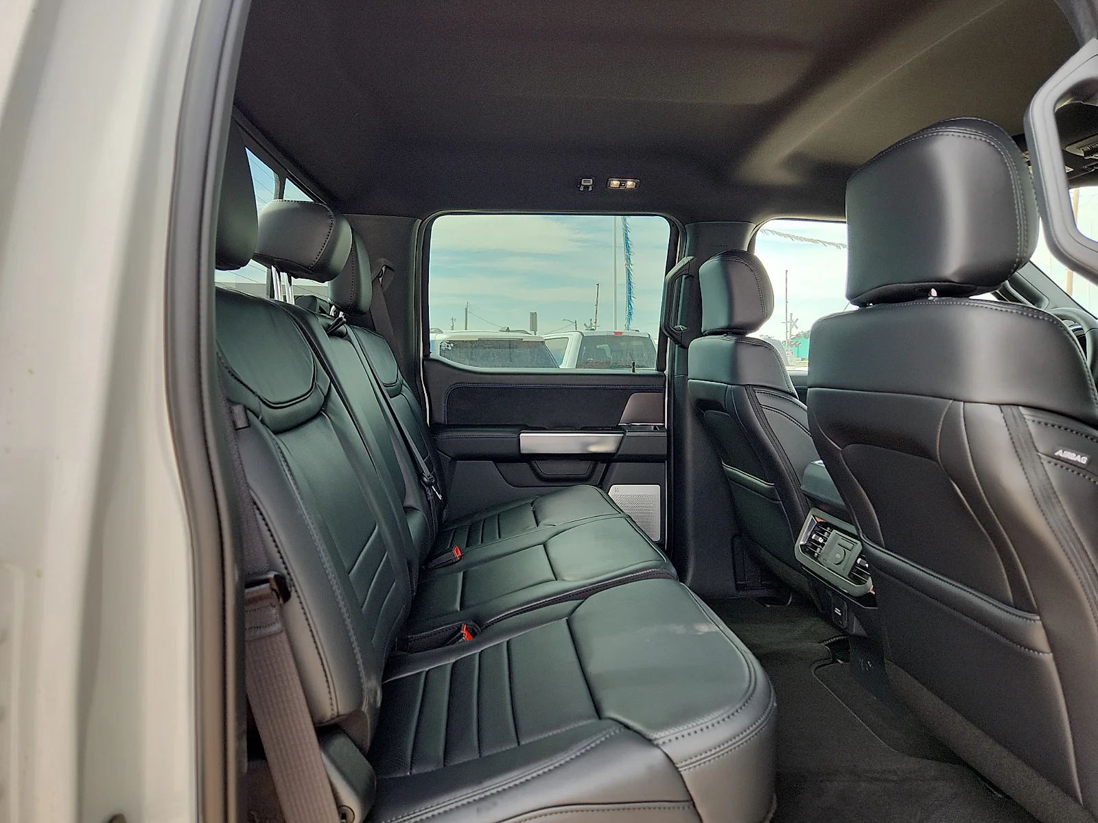 New 2027 Star White Metallic Tri-Coat Ford Platinum image 19