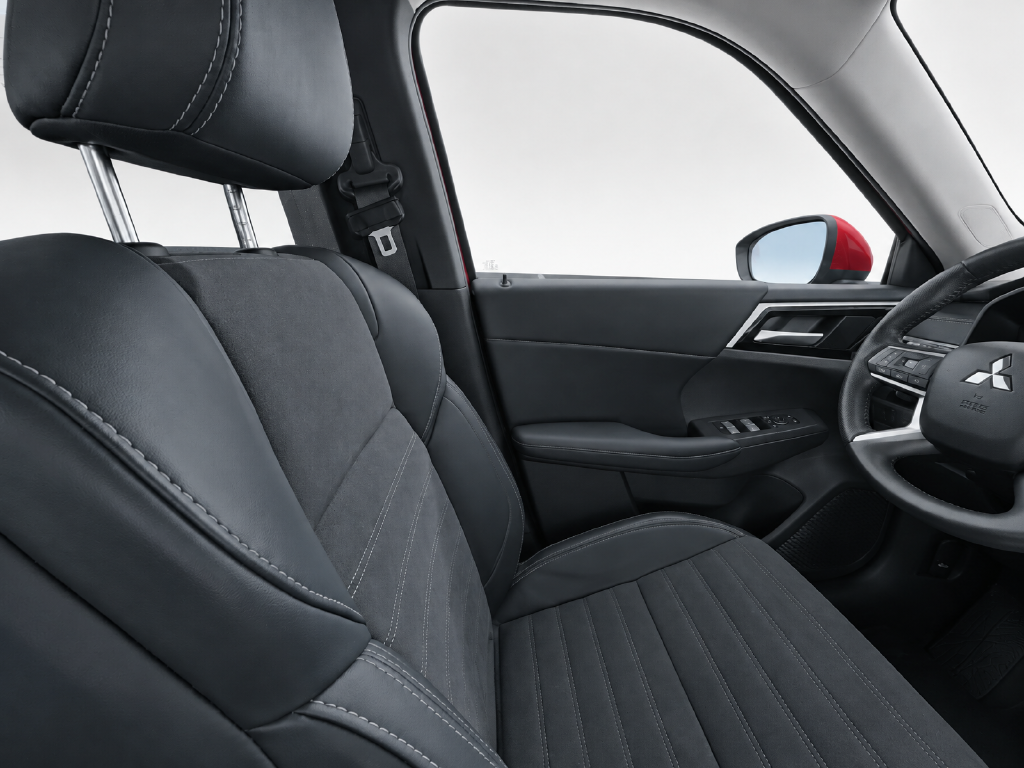 Used 2024 Red Mitsubishi SE image 27