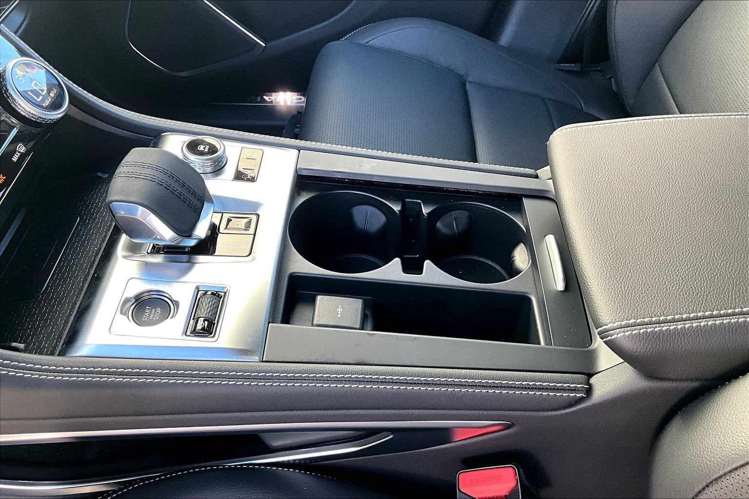 2026 Jaguar F-Pace R-Dynamic S - Photo 8